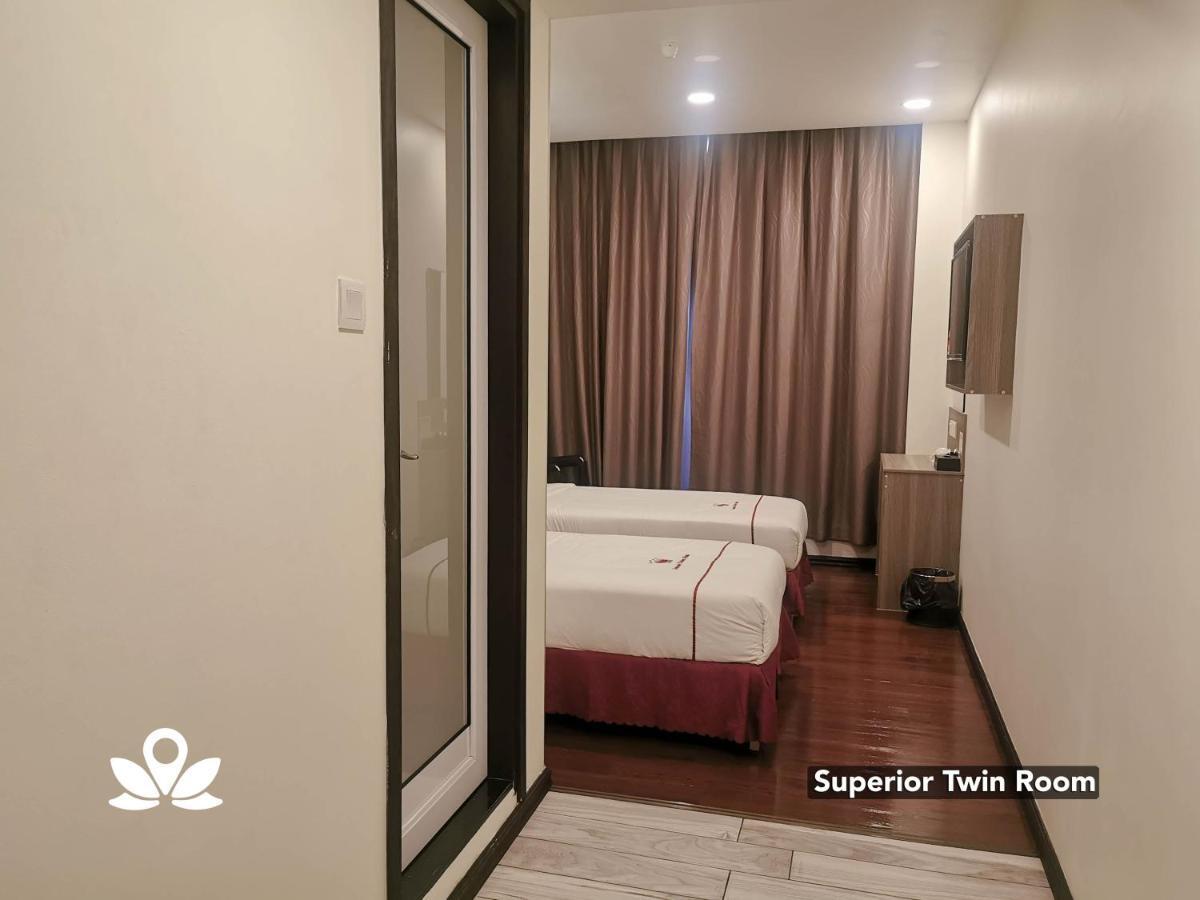 Zen Rooms Ambassador Residence Bintulu Bagian luar foto