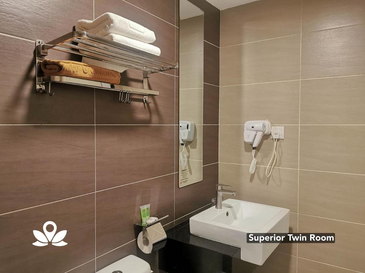 Zen Rooms Ambassador Residence Bintulu Bagian luar foto